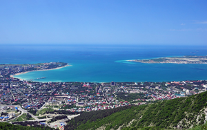 Фото. Город-курорт Геленджик на побережье Геленджикской бухты Черного моря