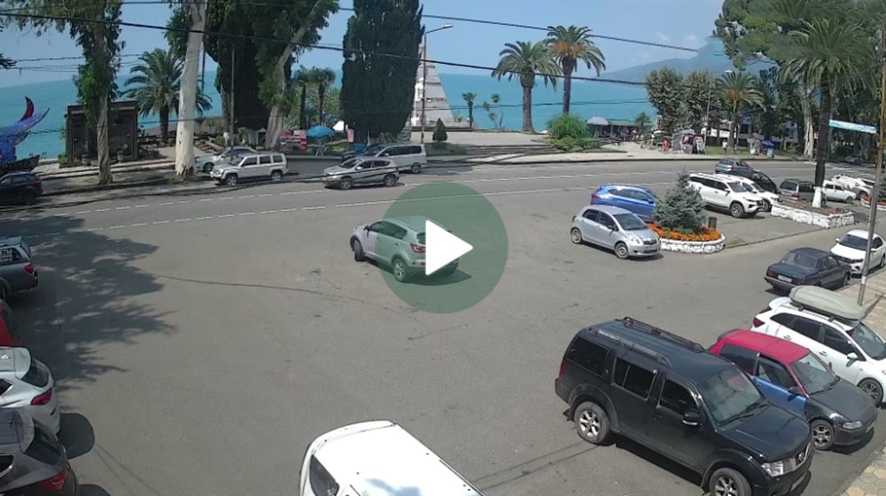 Веб-камера Абхазии. Площадь Энвера Капба в Гаграх